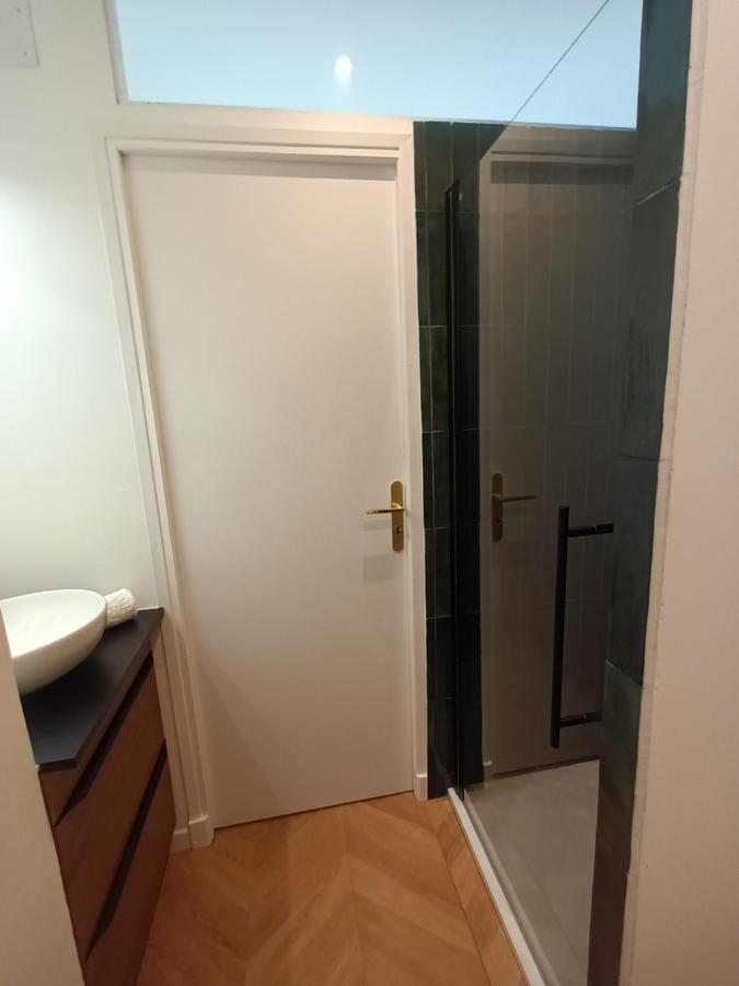 Paris Balcony Top Floor Room Luaran gambar